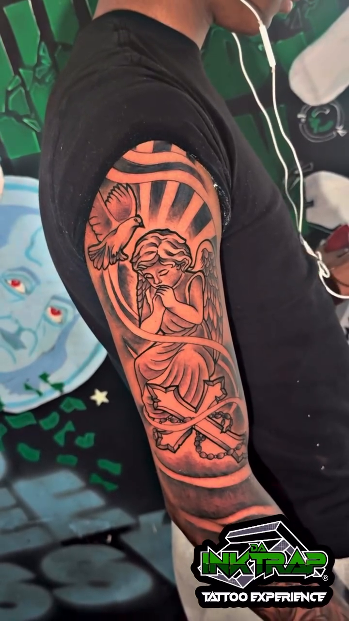 Angel with crossed keys realism tattoo by Atlanta Tattoo Artist βπ½