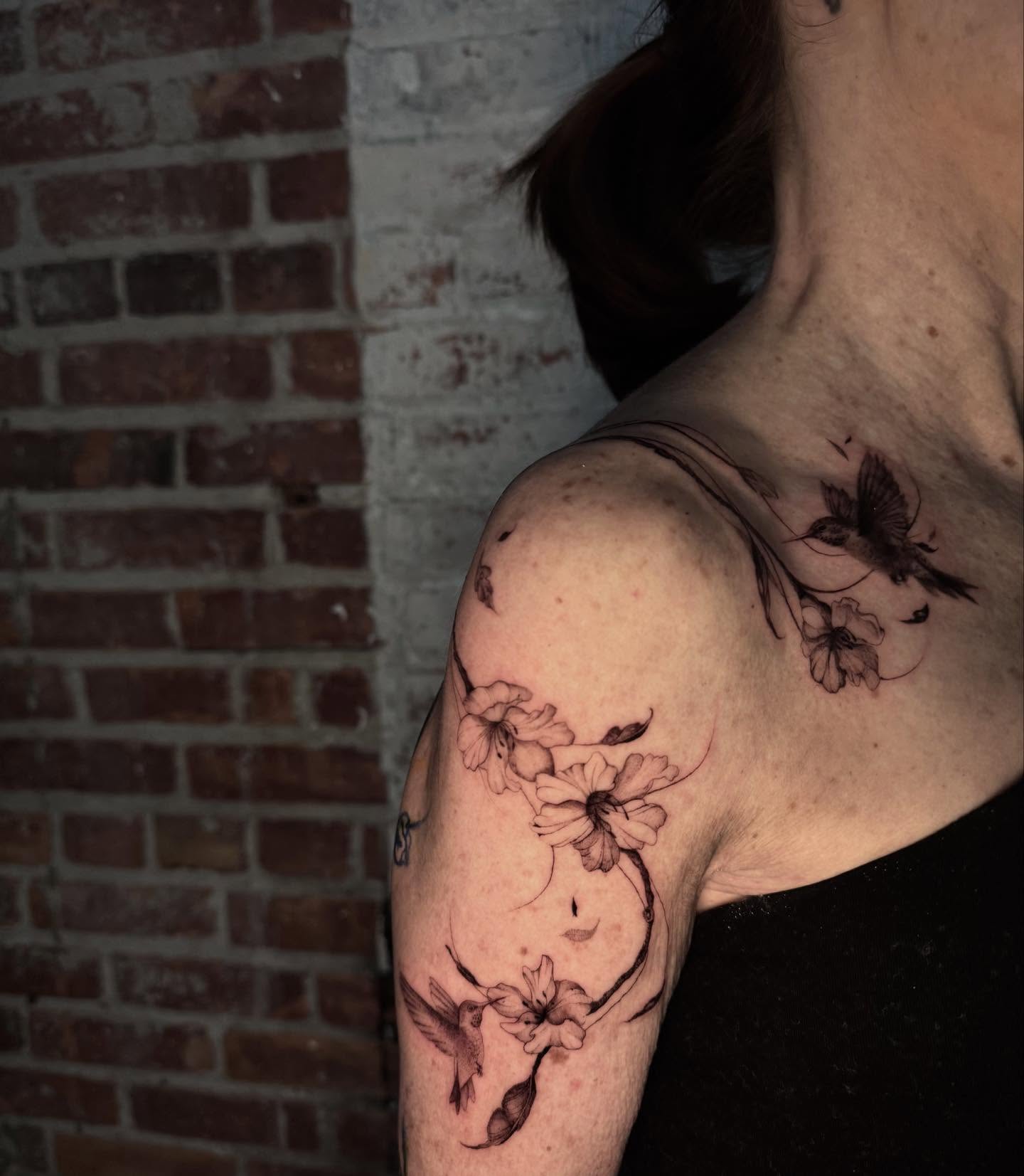 Flowers and bird black and grey tattoo on the shoulder by Isabel Smith🦋🕷️