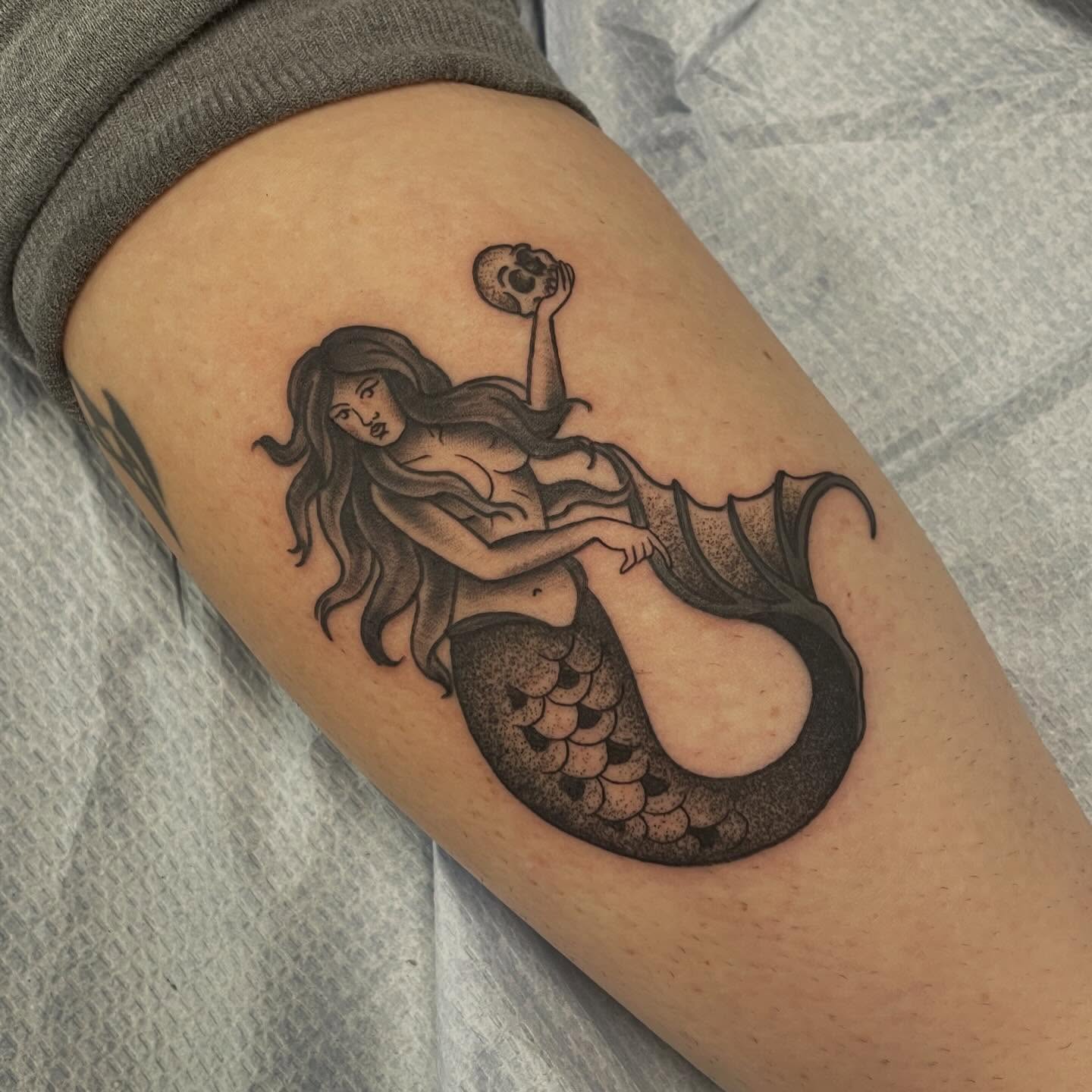 Mermaid holding skull dotwork tattoo on the thigh by Andres Patino 🇪🇨🇺🇸