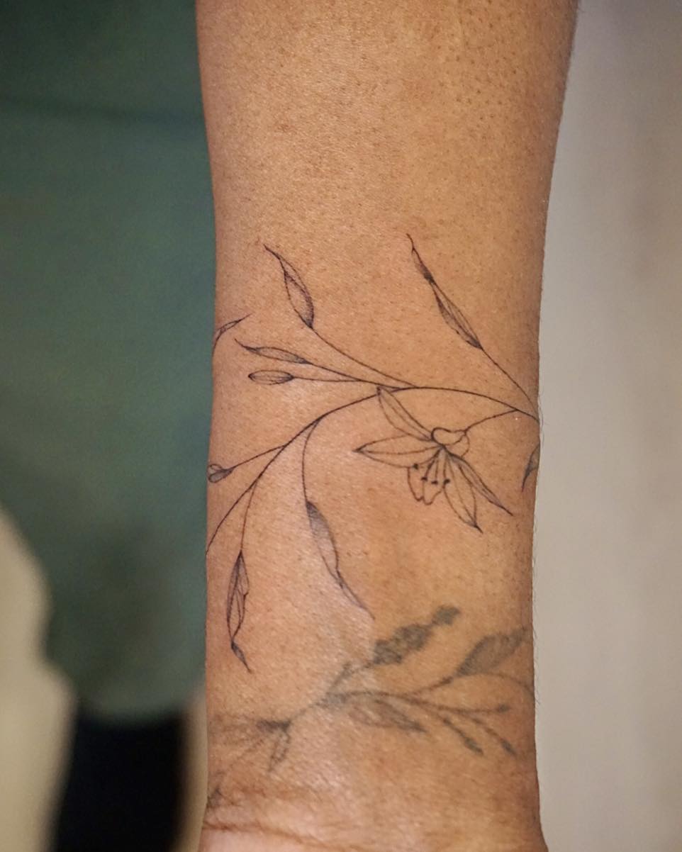 Tattoo by @yuri_tattooer — fine_line