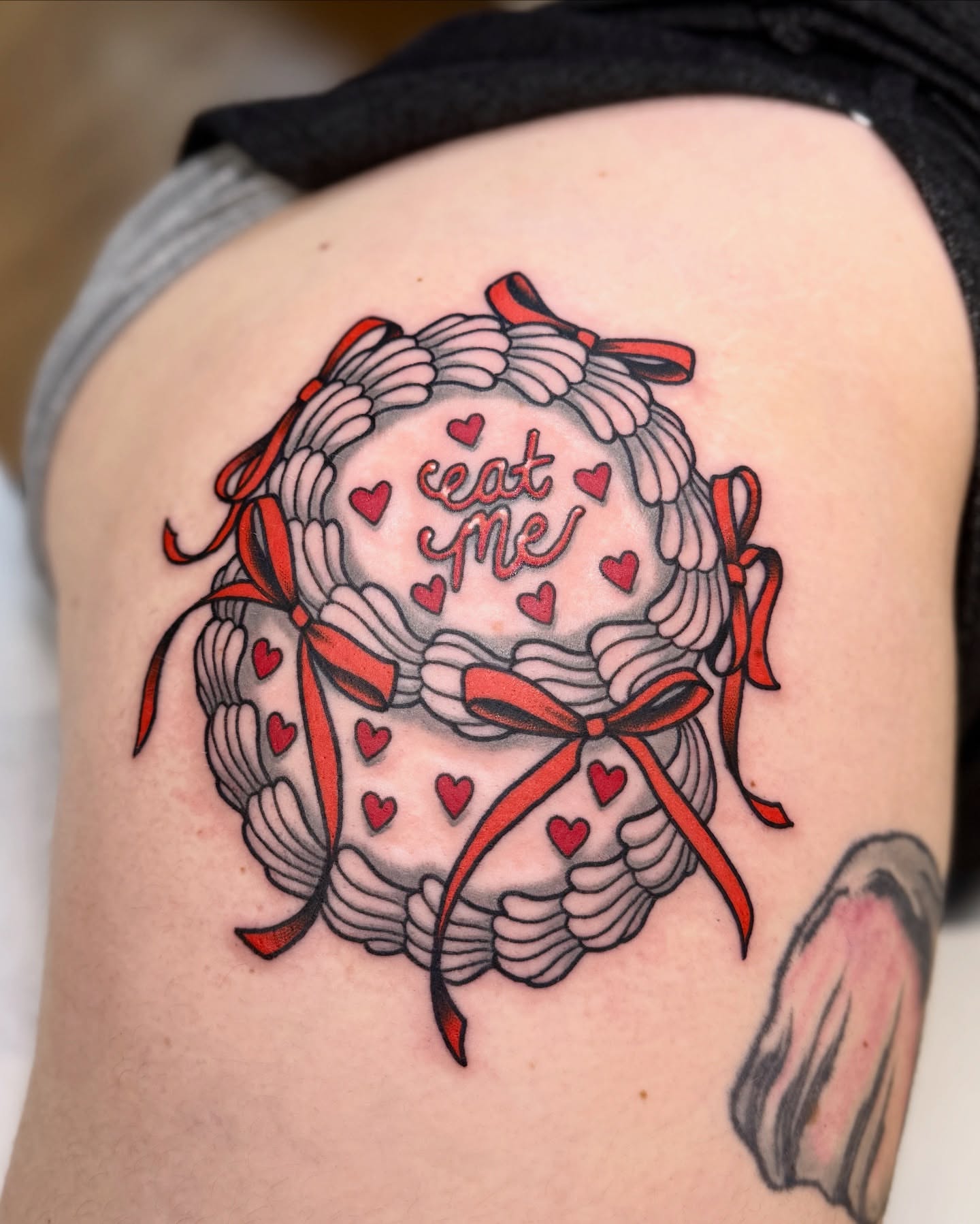 Alice in wonderland American traditional tattoo on the thigh by Nia (Knee-uhh) 🦷