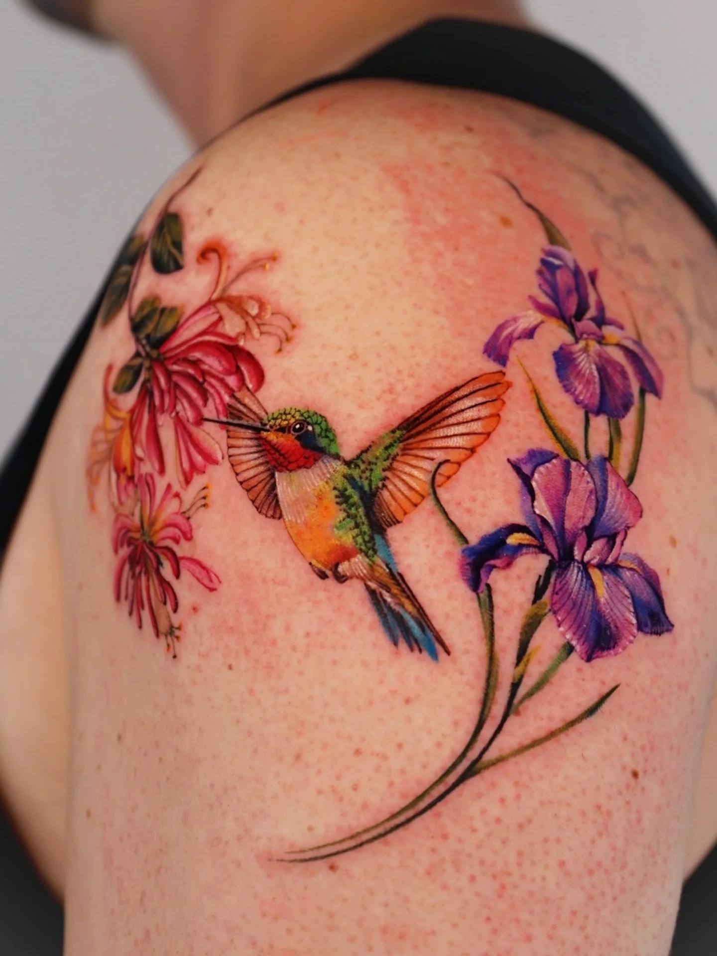Hummingbird and flowers watercolor tattoo on the shoulder by Vii