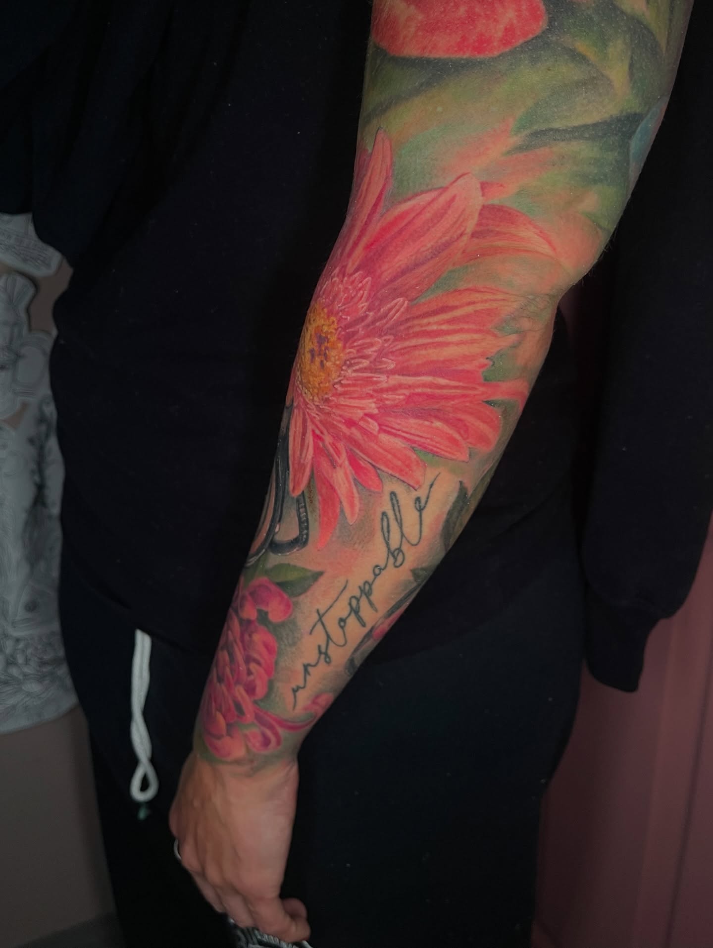 Flower realism tattoo on the forearm by carly g โ๏ธ ๐๐๐ค ๐ฝ๐๐๐ ๐๐ฆ