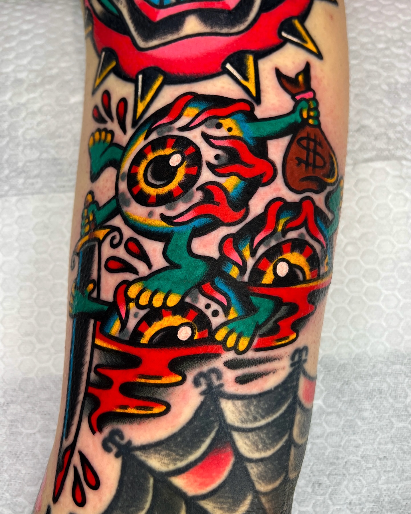 Abstract figure American traditional tattoo on the forearm by 올드스쿨타투 호무