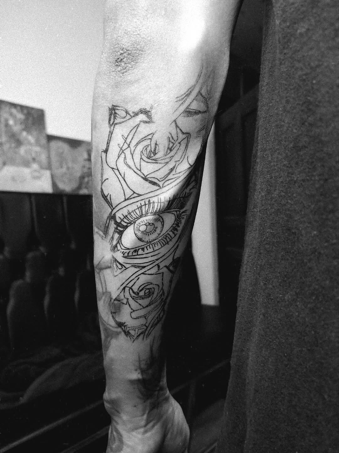 Tattoo by @too_arttoo — black_and_grey, geometric