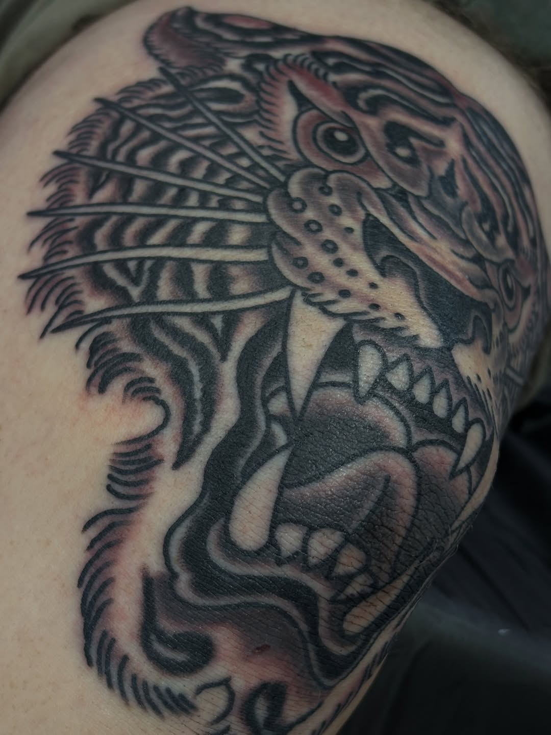 Tattoo by @losgonzaleztattoo — japanese_irezumi, black_and_grey