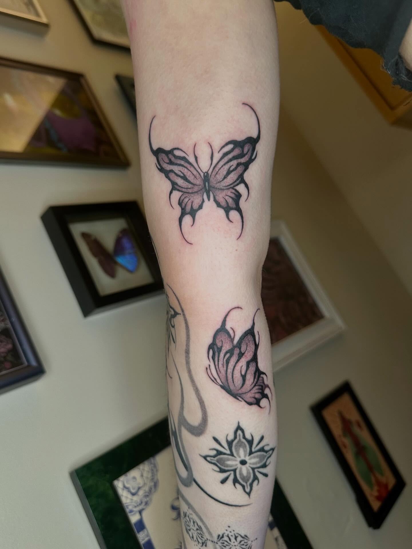 Butterfly neo-traditional tattoo on the forearm by 𝔠𝔞𝔯𝔯𝔦𝔢
