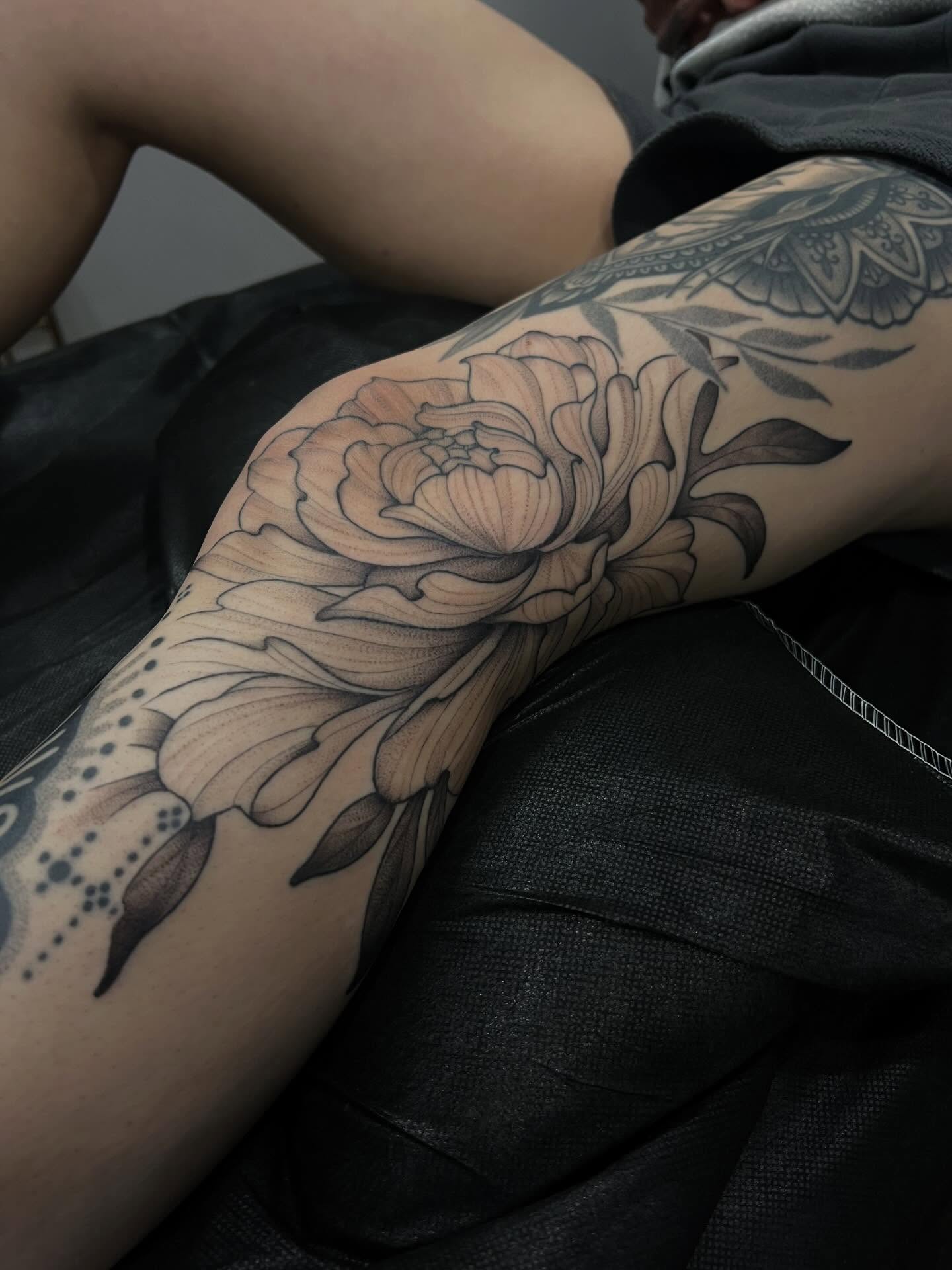 Tattoo by @avreysimone — black_and_grey
