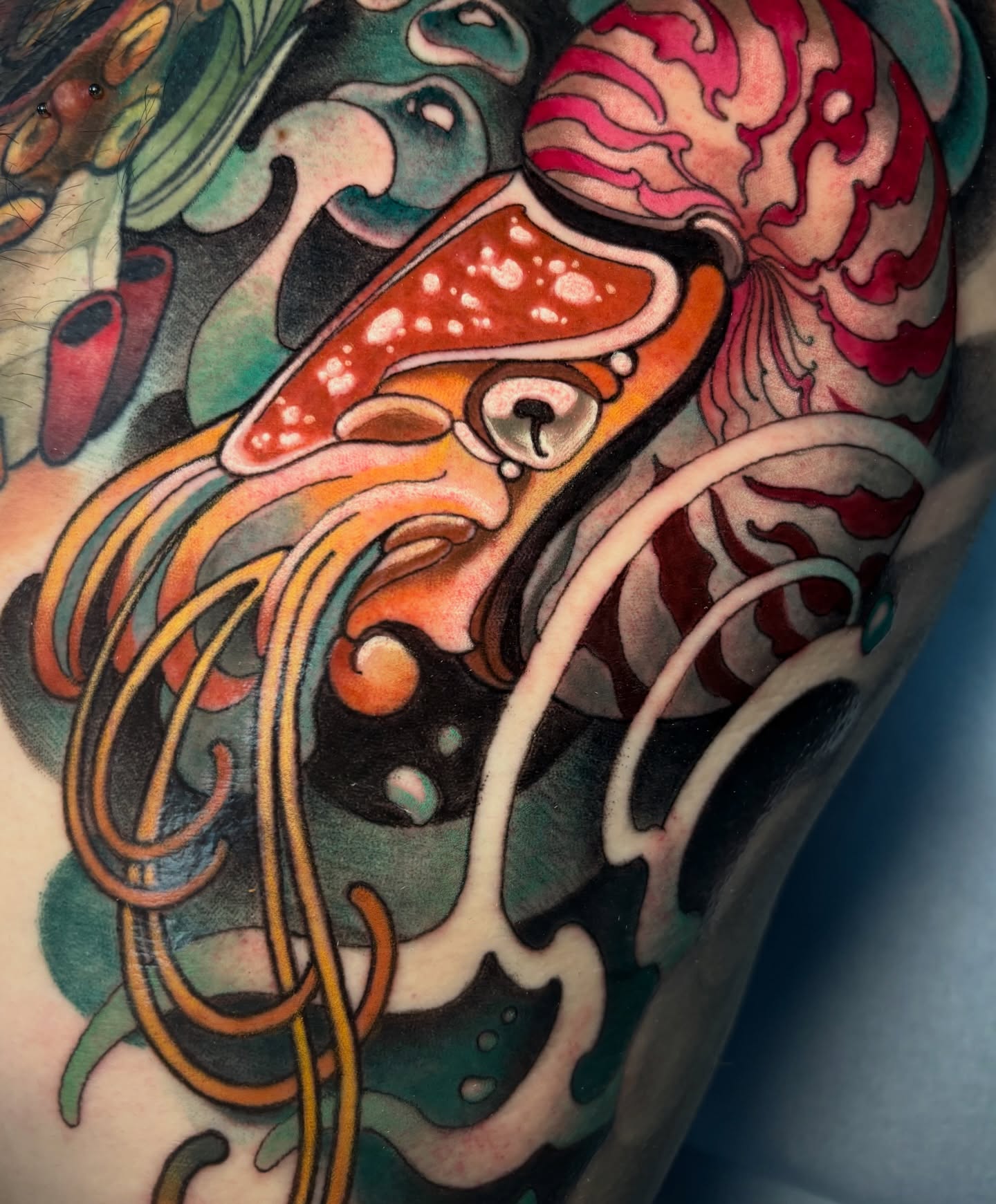 Squid American traditional tattoo on the upper arm by ＊ 𝙴𝚁𝙸𝙺𝙰 𝚆𝙷𝙸𝚃𝙴 ＊ 𝙱𝙻𝚄𝙴 𝚃𝙾𝚁𝙲𝙷 𝚃𝙰𝚃𝚃𝙾𝙾