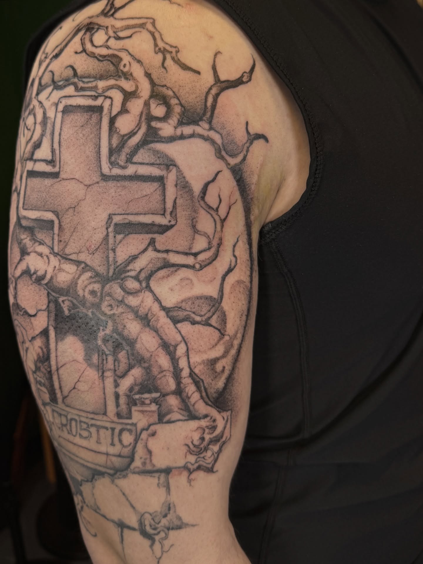 Cross and crucifixion scene realism tattoo on the shoulder by Joe Hall