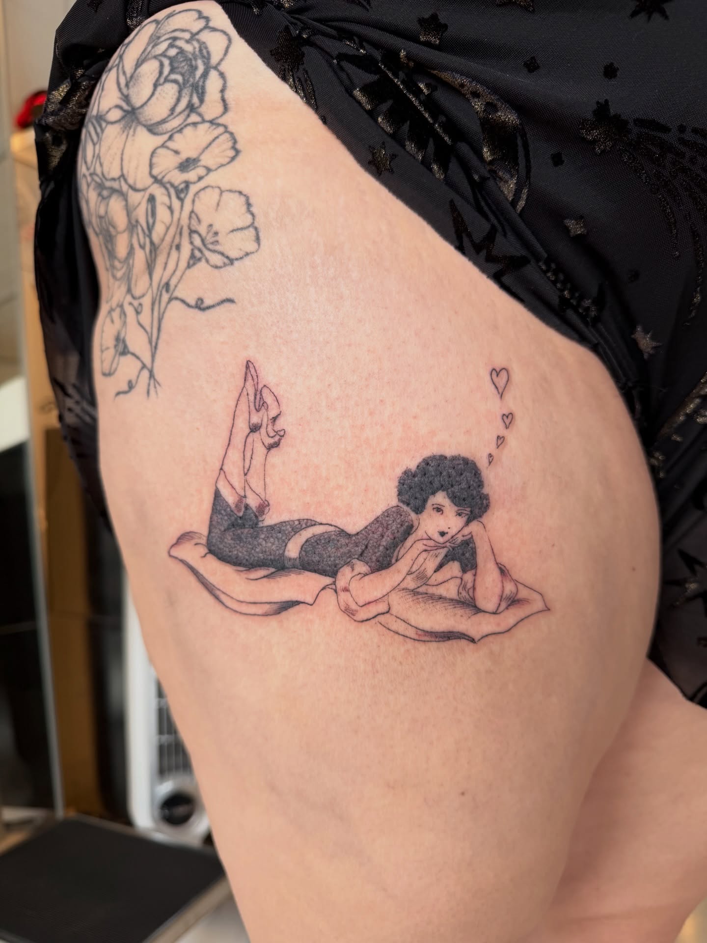 Woman lying down black and grey tattoo on the thigh by Zanereti