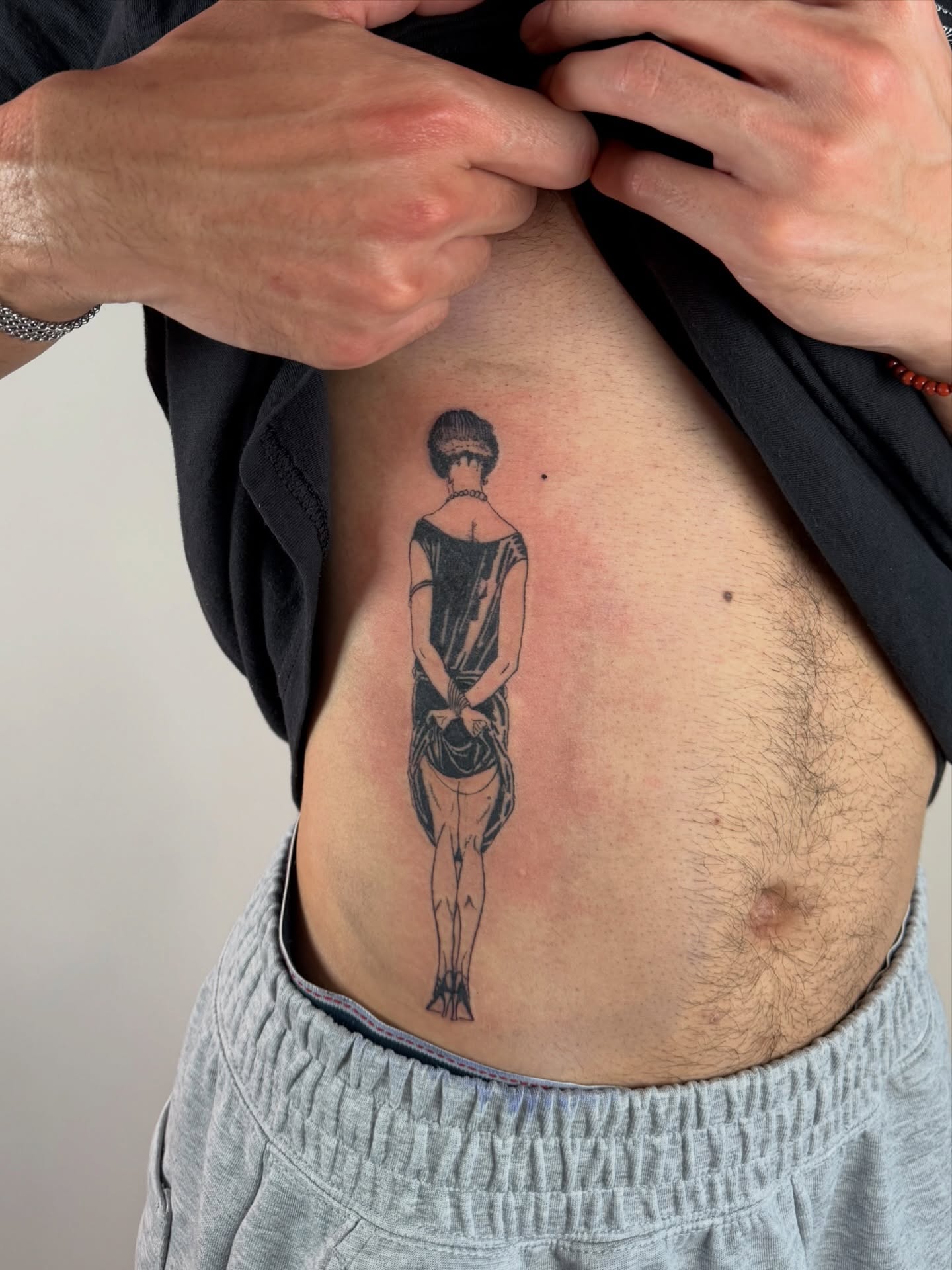 Figure black and grey tattoo on the ribs by Zanereti