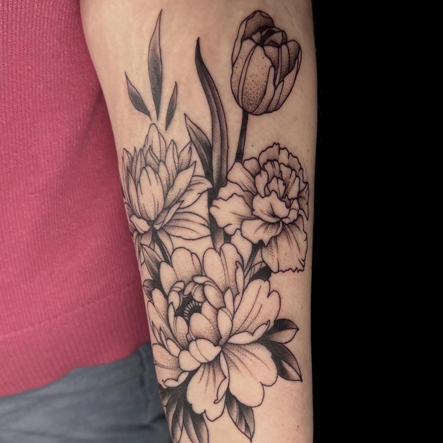Tattoo by @kaliirisart — black_and_grey