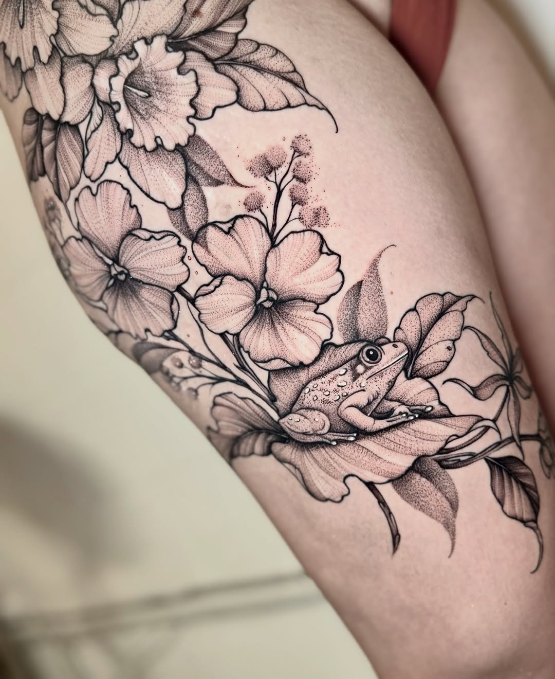 Tattoo by @arteink_bymirtha β dotwork, realism