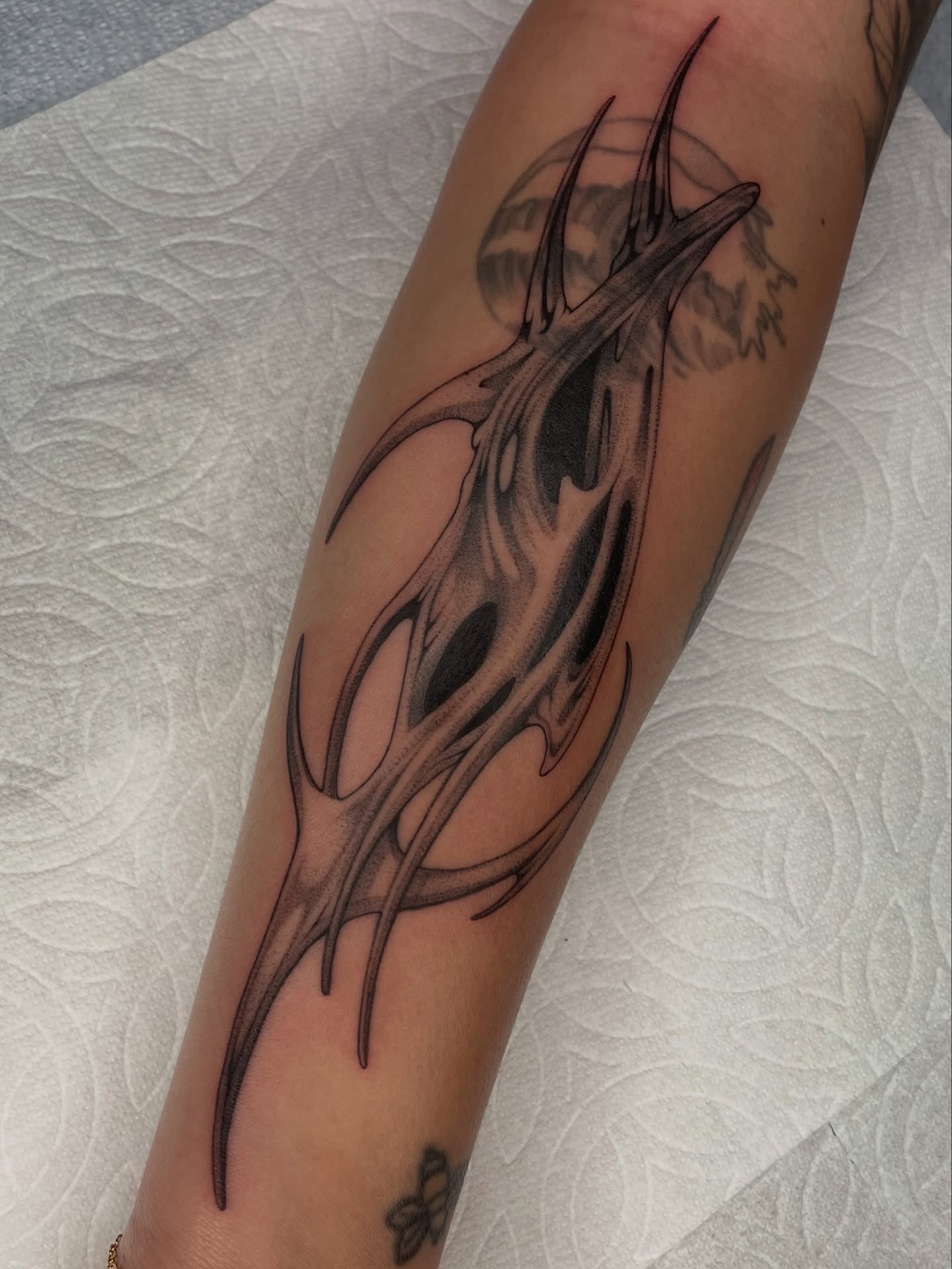 Tattoo by @carolineraer โ black_and_grey