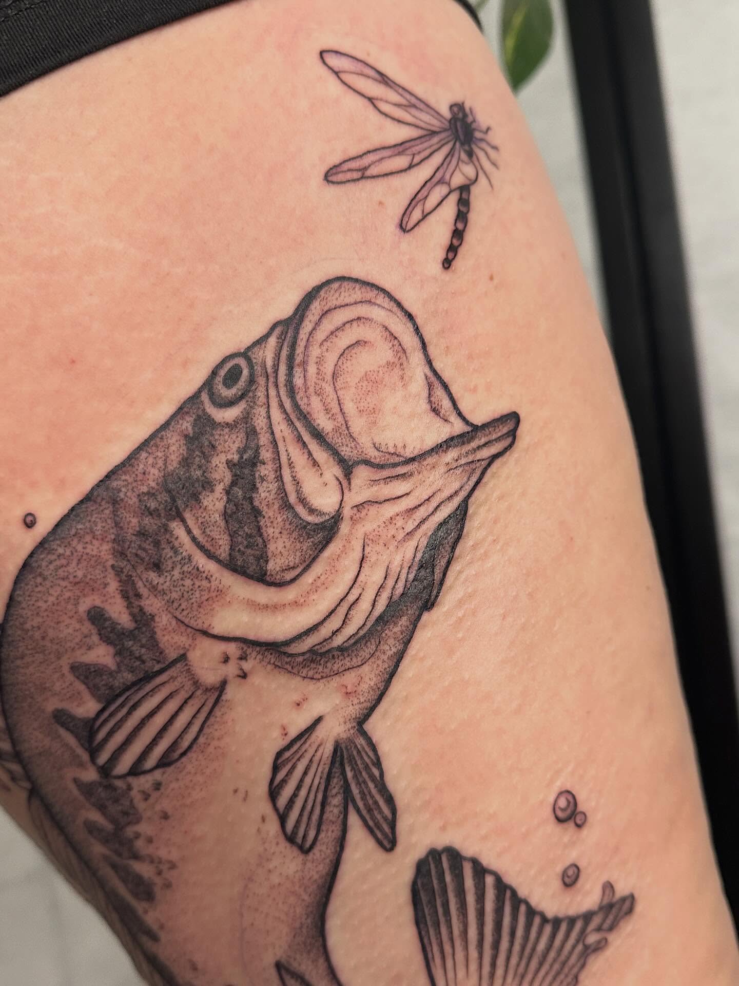 Fish and dragonfly realism tattoo on the thigh by Hannah Eddy