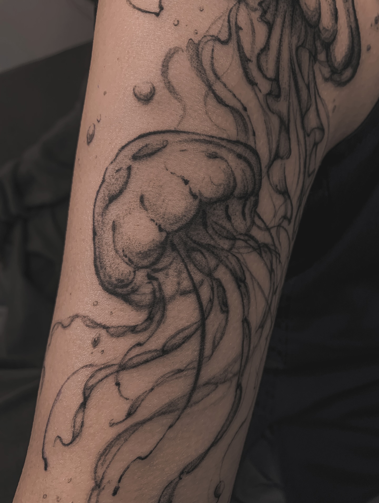 Smoke cloud black and grey tattoo on the forearm by 21 tattooist