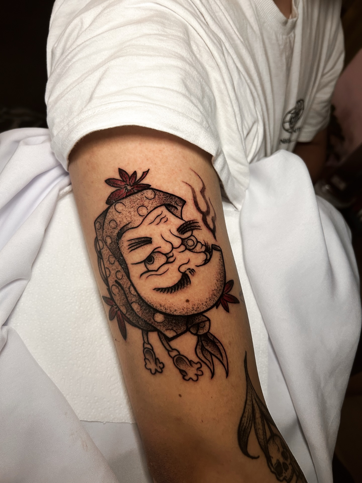 Tattoo by @tatuadoratallissa — dotwork, japanese_irezumi