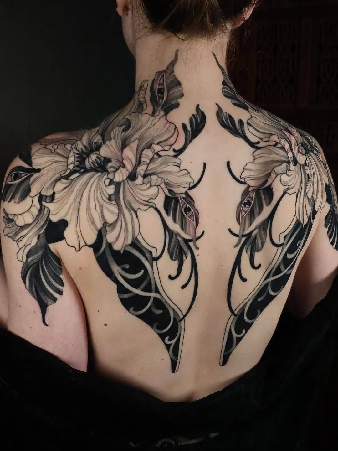 Floral with eyes tribal tattoo on the back by 𝒕𝒂𝒕𝒕𝒐𝒐𝒔 𝒃𝒚 𝔏𝔞𝔲𝔯𝔢𝔫 𝔐𝔬𝔫𝔣𝔬𝔯𝔱𝔢