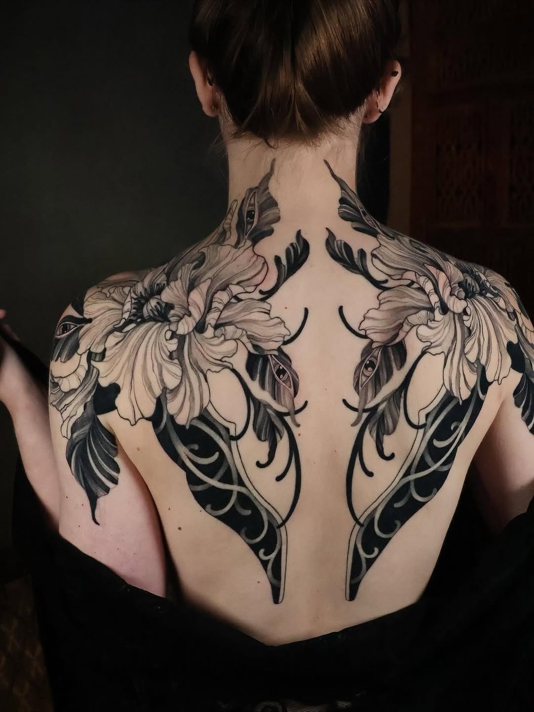 Floral with eyes tribal tattoo on the back by 𝒕𝒂𝒕𝒕𝒐𝒐𝒔 𝒃𝒚 𝔏𝔞𝔲𝔯𝔢𝔫 𝔐𝔬𝔫𝔣𝔬𝔯𝔱𝔢