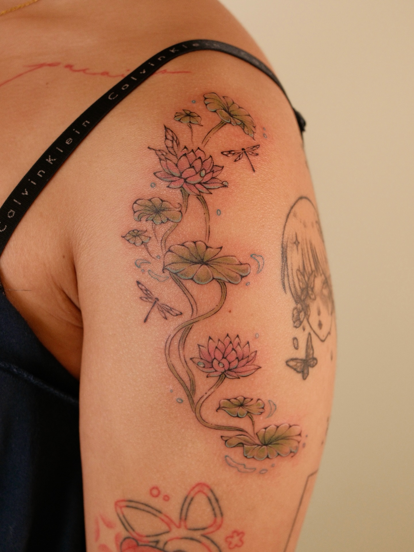 Lotus flowers and dragonflies new school tattoo on the shoulder by ââŪ. Ý ðķðð―ððð âðĶđËâ seattle tattoo artist, Seattle, Washington