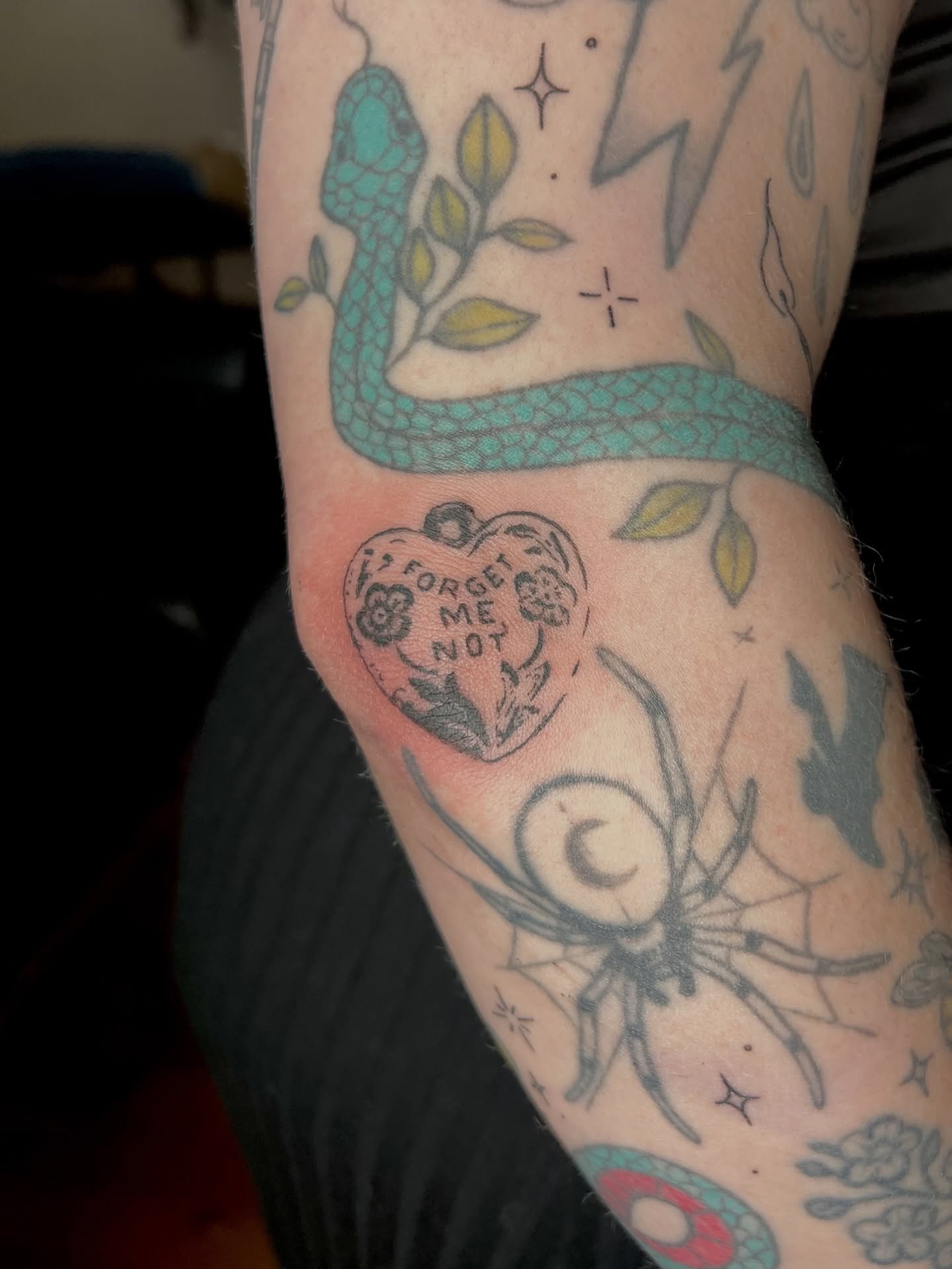 Tattoo by @divagirl_superstar — american_traditional, dotwork