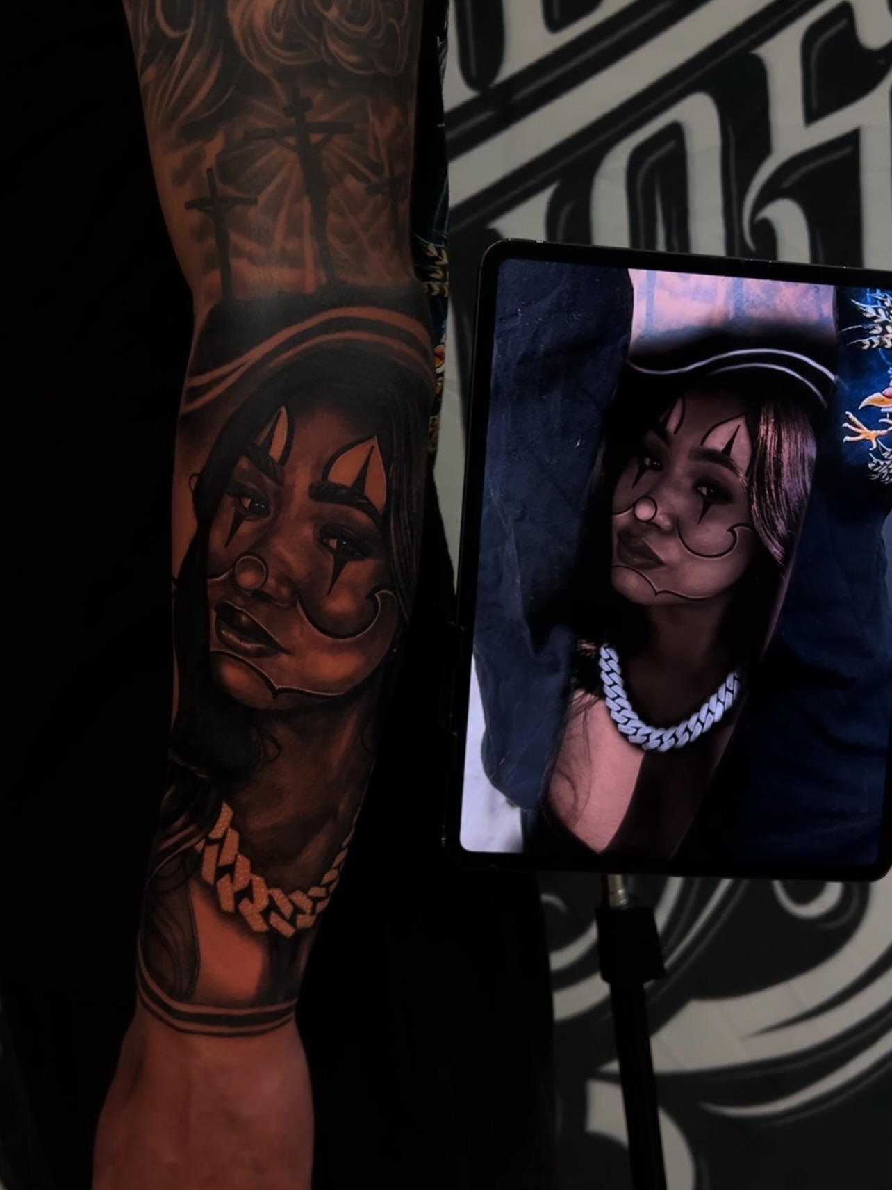 Woman with hat realism tattoo on the forearm by Daniel Michael Perez