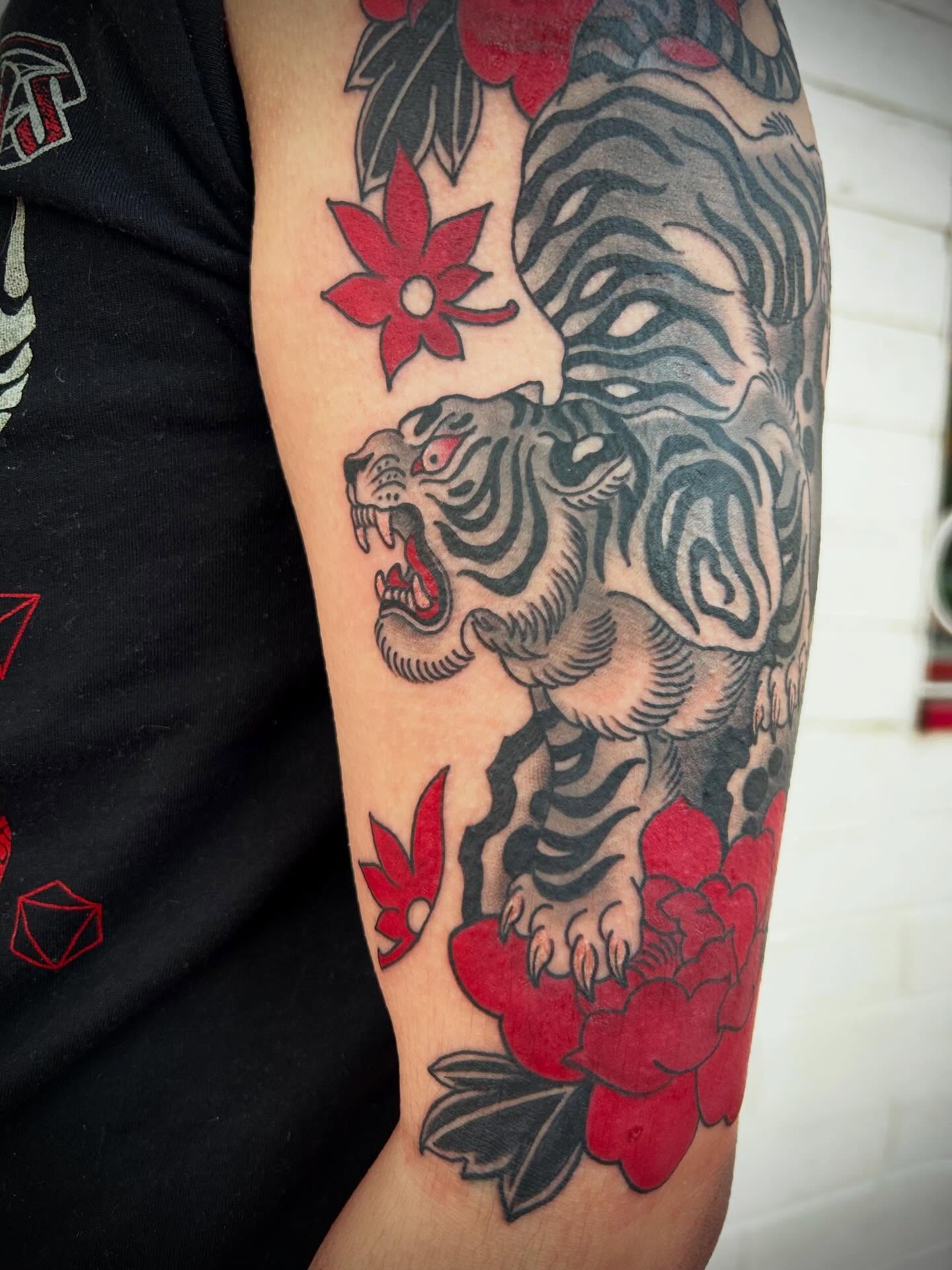 Tiger and flowers American traditional tattoo on the forearm by Pᴇɪɢʜᴛᴏɴ "Fʟᴀsʜ", Phoenix, Arizona