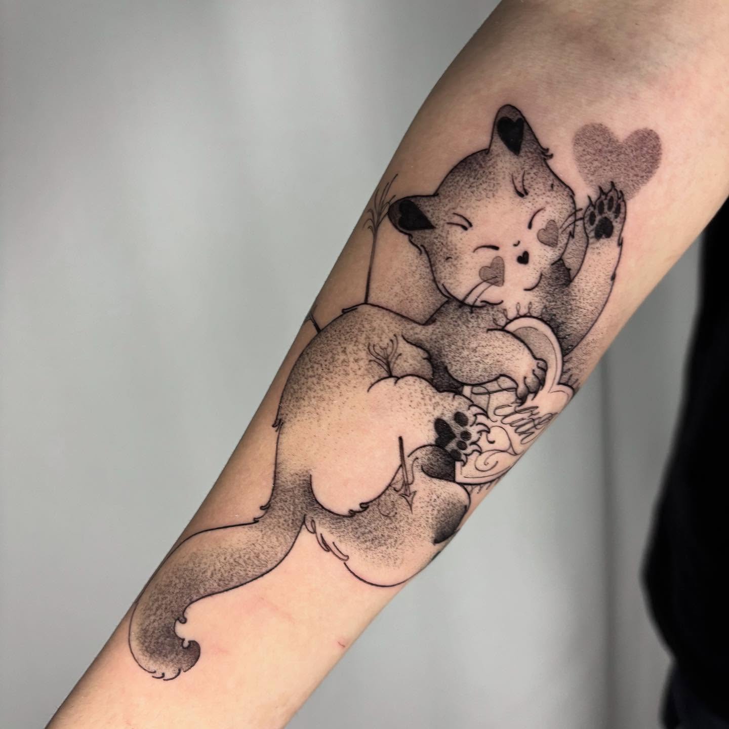Cat dotwork tattoo on the forearm by 𝑅𝑒𝑒𝓈𝒶 𝐿𝓎𝓃𝓃 ₊ ⊹❀