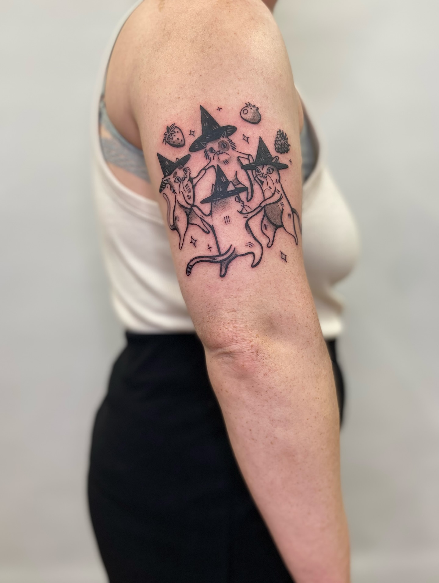 Tattoo by @cathbraungrenier — black_and_grey