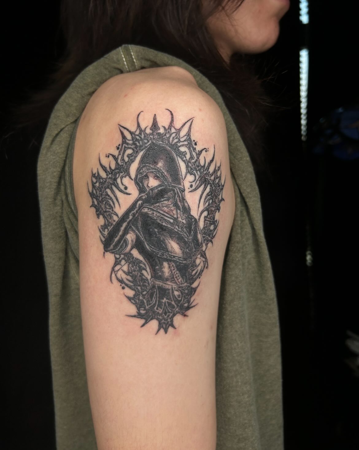 Warrior black and grey tattoo on the shoulder by ๐๐ฆ๐ฐ๐ฆ๐