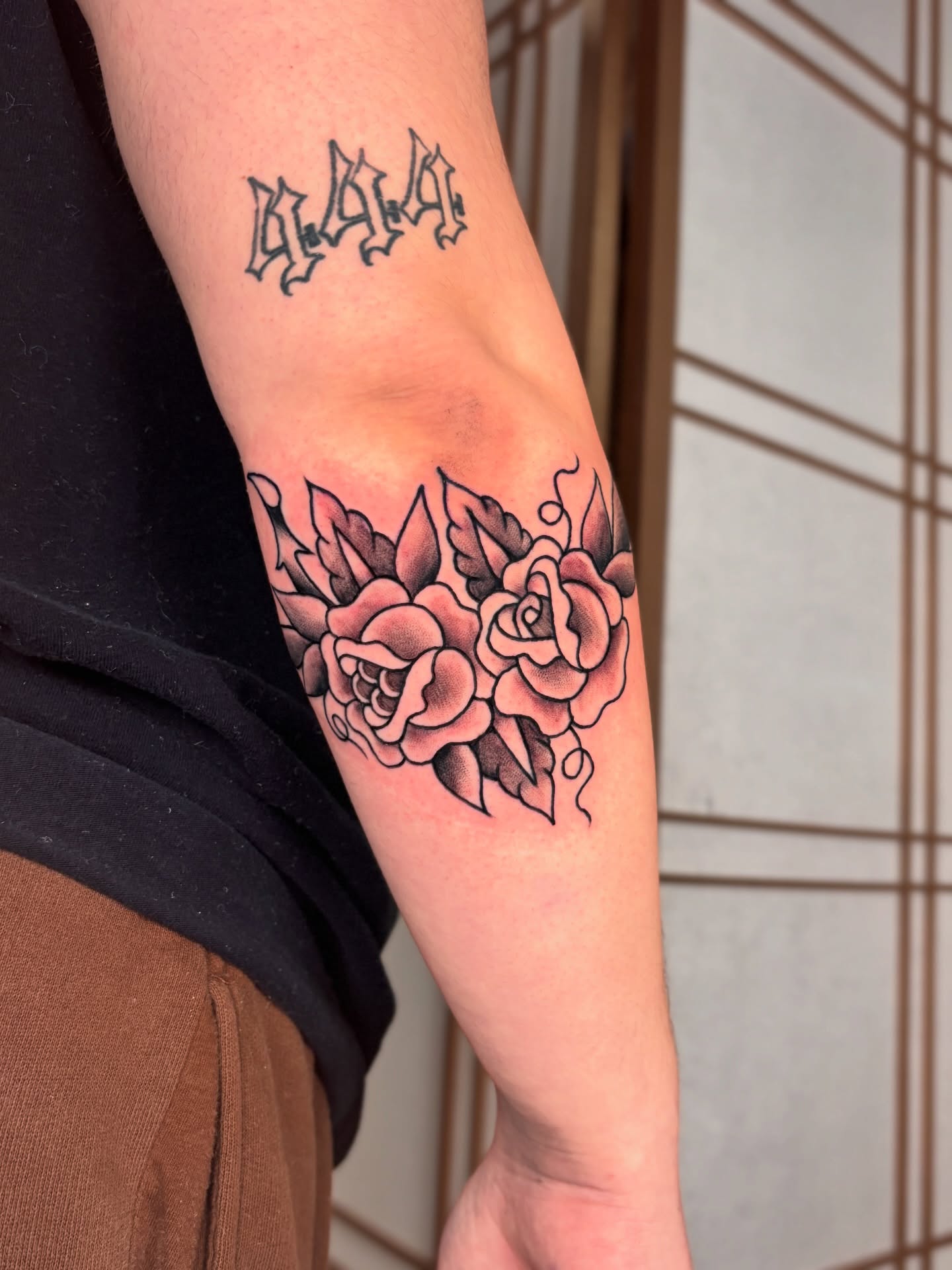 Tattoo by @izadeeg — black_and_grey