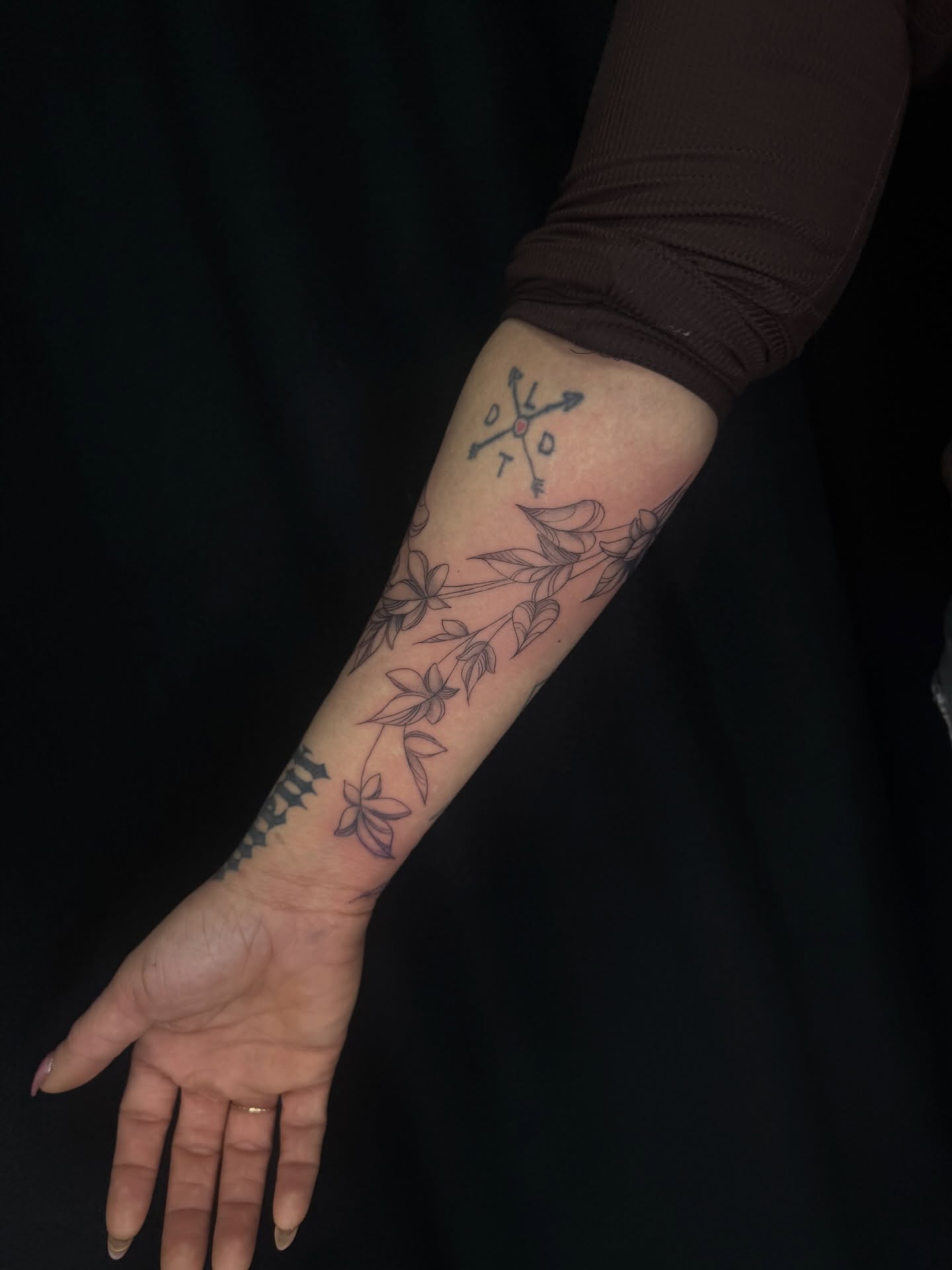 Floral vine black and grey tattoo on the forearm by elena