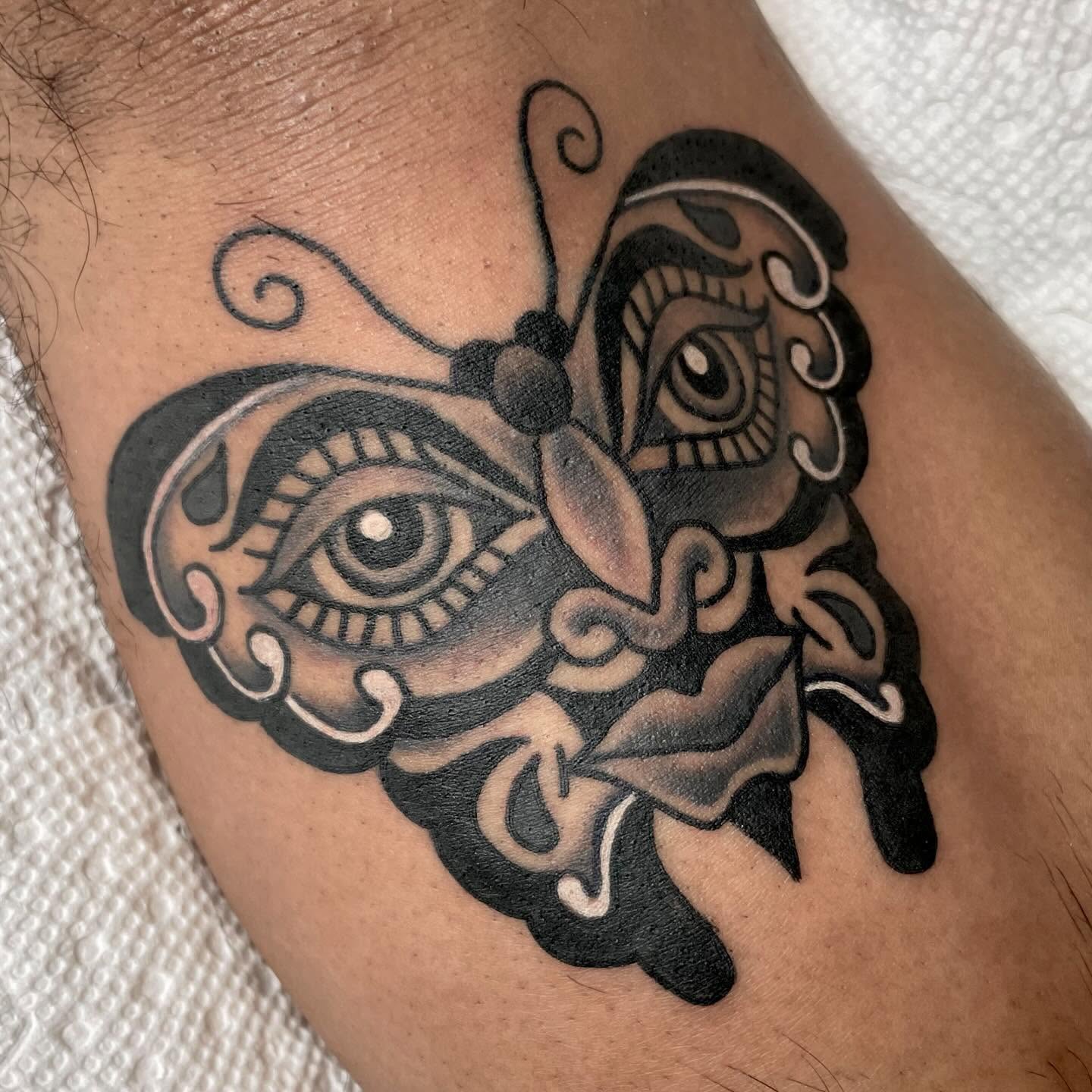 Butterfly black and grey tattoo on the forearm by 𝐒𝐚𝐦𝐬𝐨𝐧𝐋𝐚𝐳𝐚𝐫𝐭𝐞