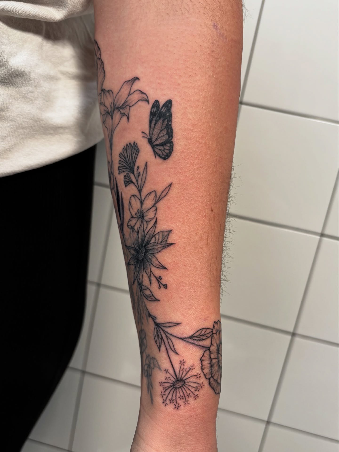 Tattoo by @daynatattoos — black_and_grey
