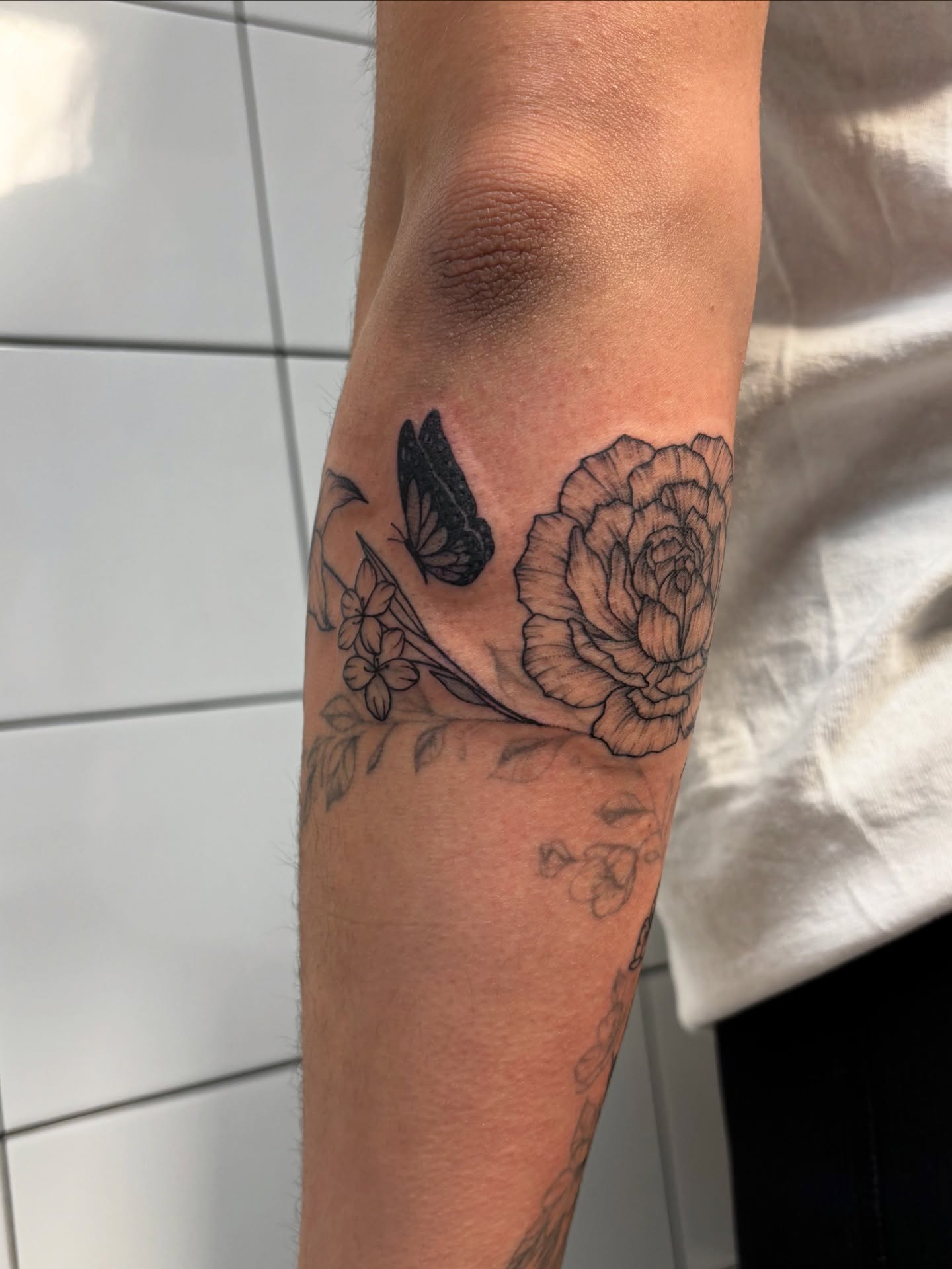 Tattoo by @daynatattoos — black_and_grey