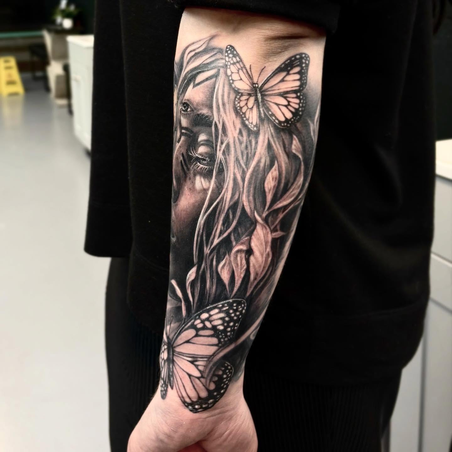 Tattoo by @simplyselaart — realism, black_and_grey