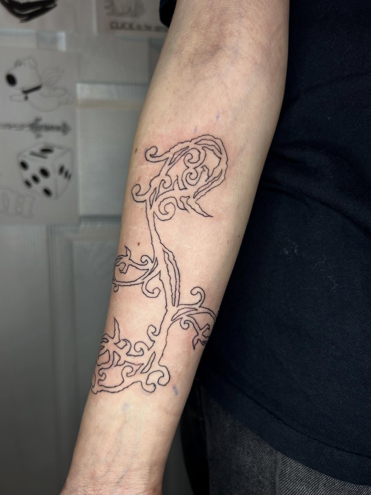 Tree tribal tattoo on the forearm by (isa)ac ૮₍ ˃̵ࡇ˂̵ ₎ა