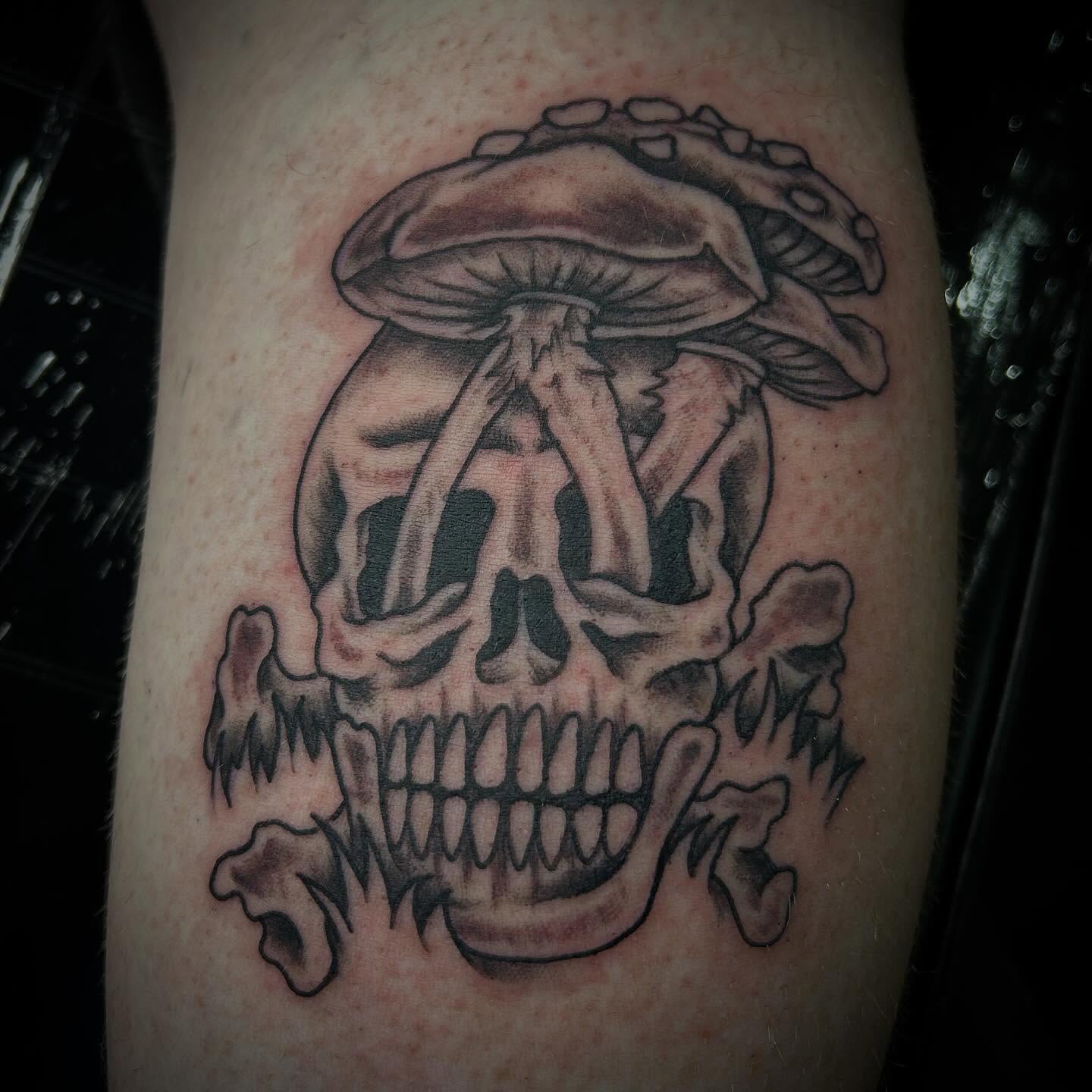 Tattoo by @lovedestroyer — black_and_grey