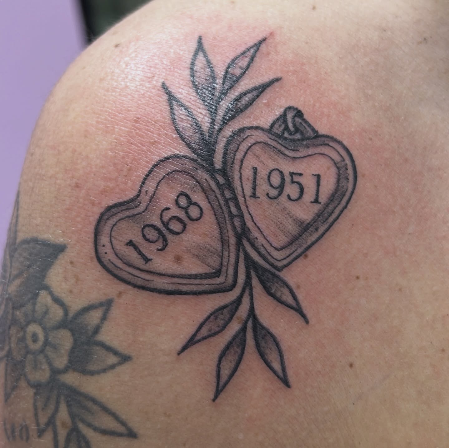 Tattoo by @laurencaldwelltattoo โ black_and_grey