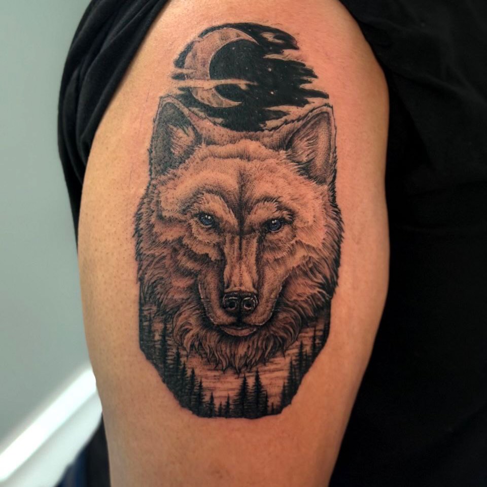 Wolf realism tattoo on the shoulder by Matthew Ray, Harrisburg, North Carolina