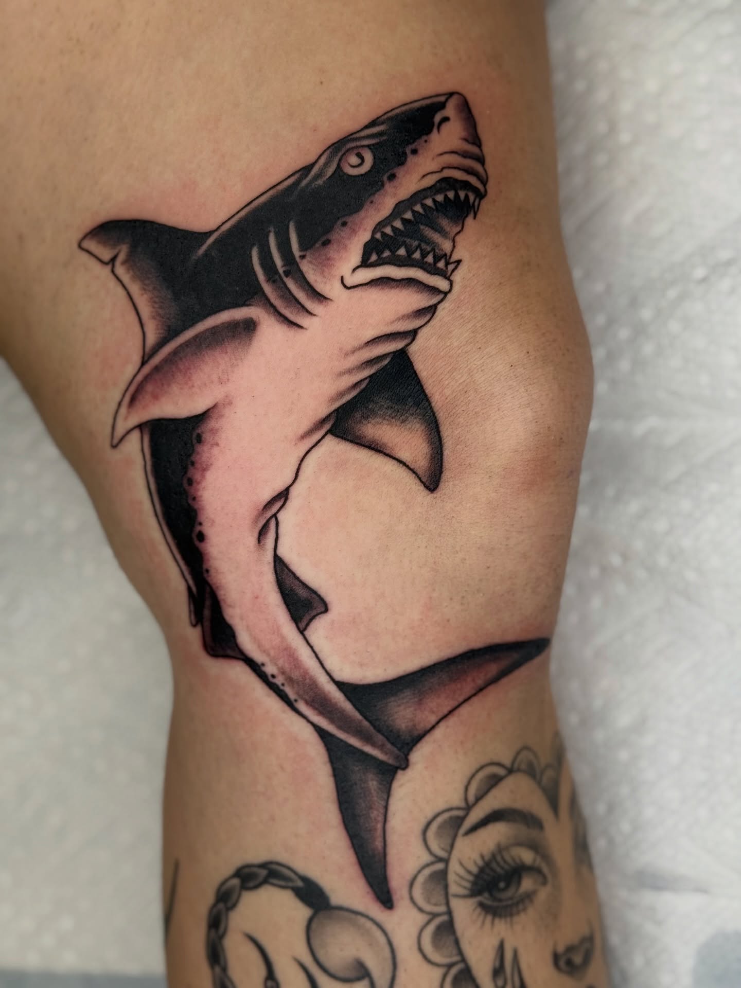 Tattoo by @yuriabreutattoo — black_and_grey