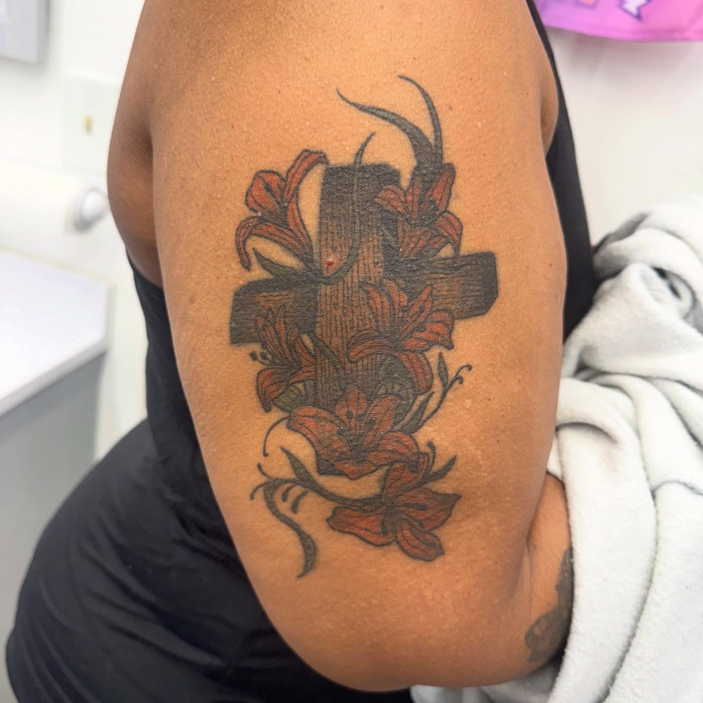 Tattoo by @ashestoashestattoo — black_and_grey