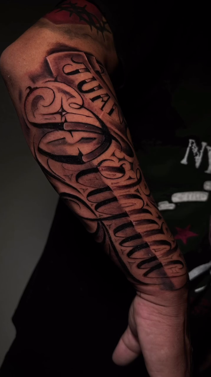 Maori-inspired tribal pattern tribal tattoo by Mr Letters🗡️