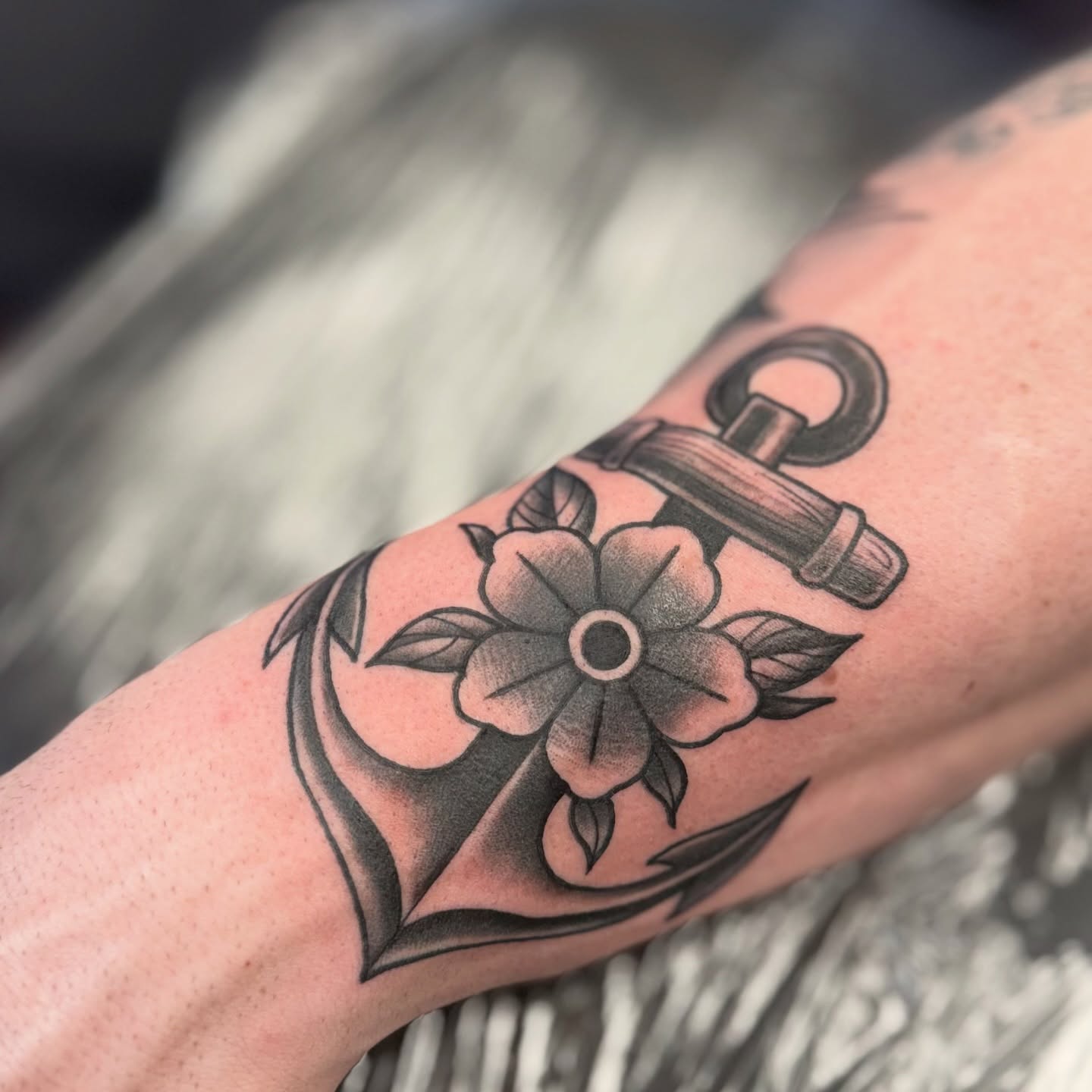 Anchor with flower American traditional tattoo on the forearm by Gilberto Flores Nava