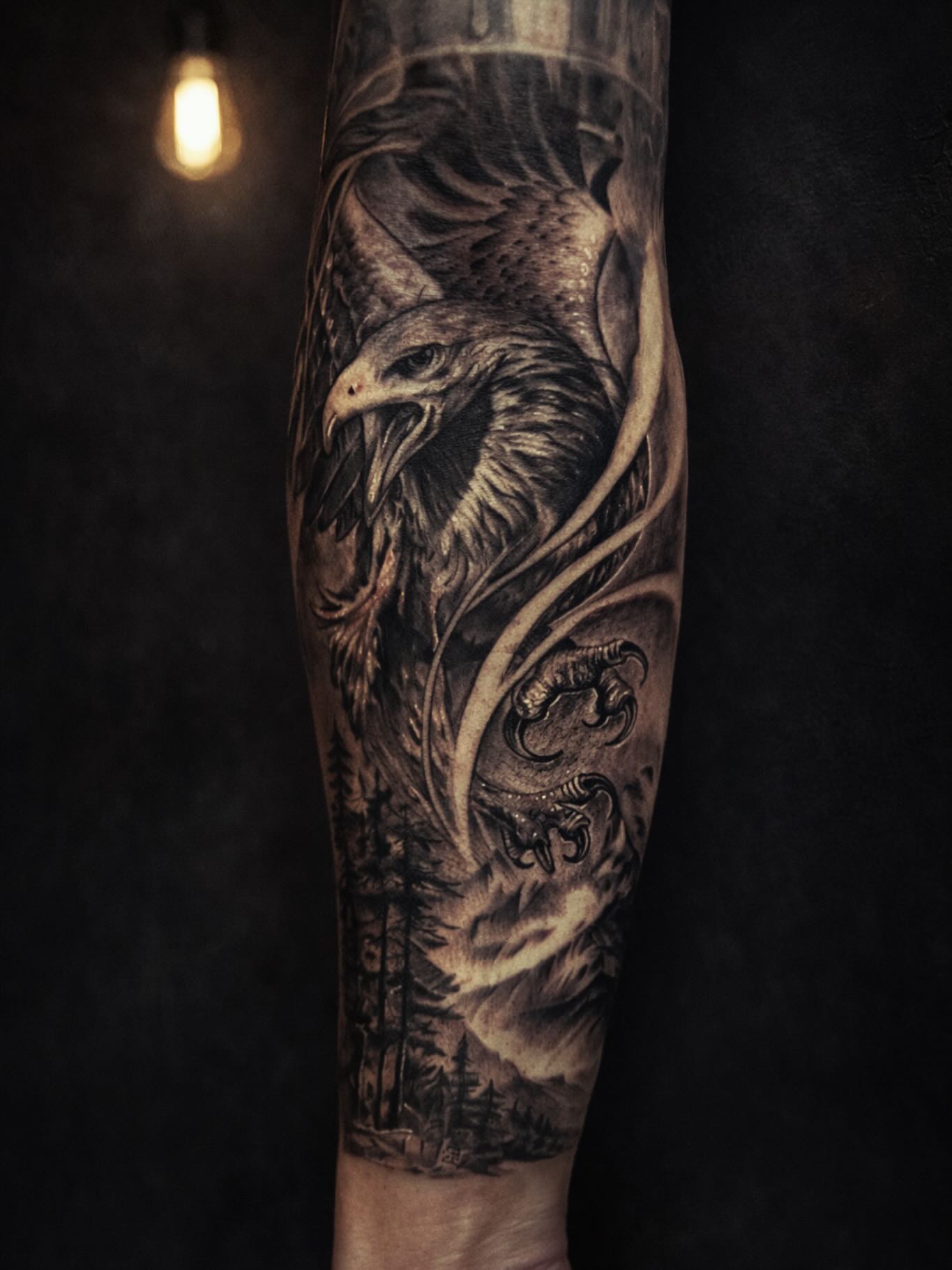 Eagle realism tattoo on the forearm by Angel Jmz