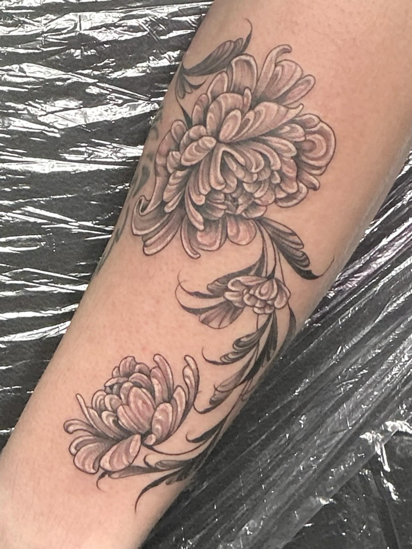Tattoo by @heathersyvilla — black_and_grey