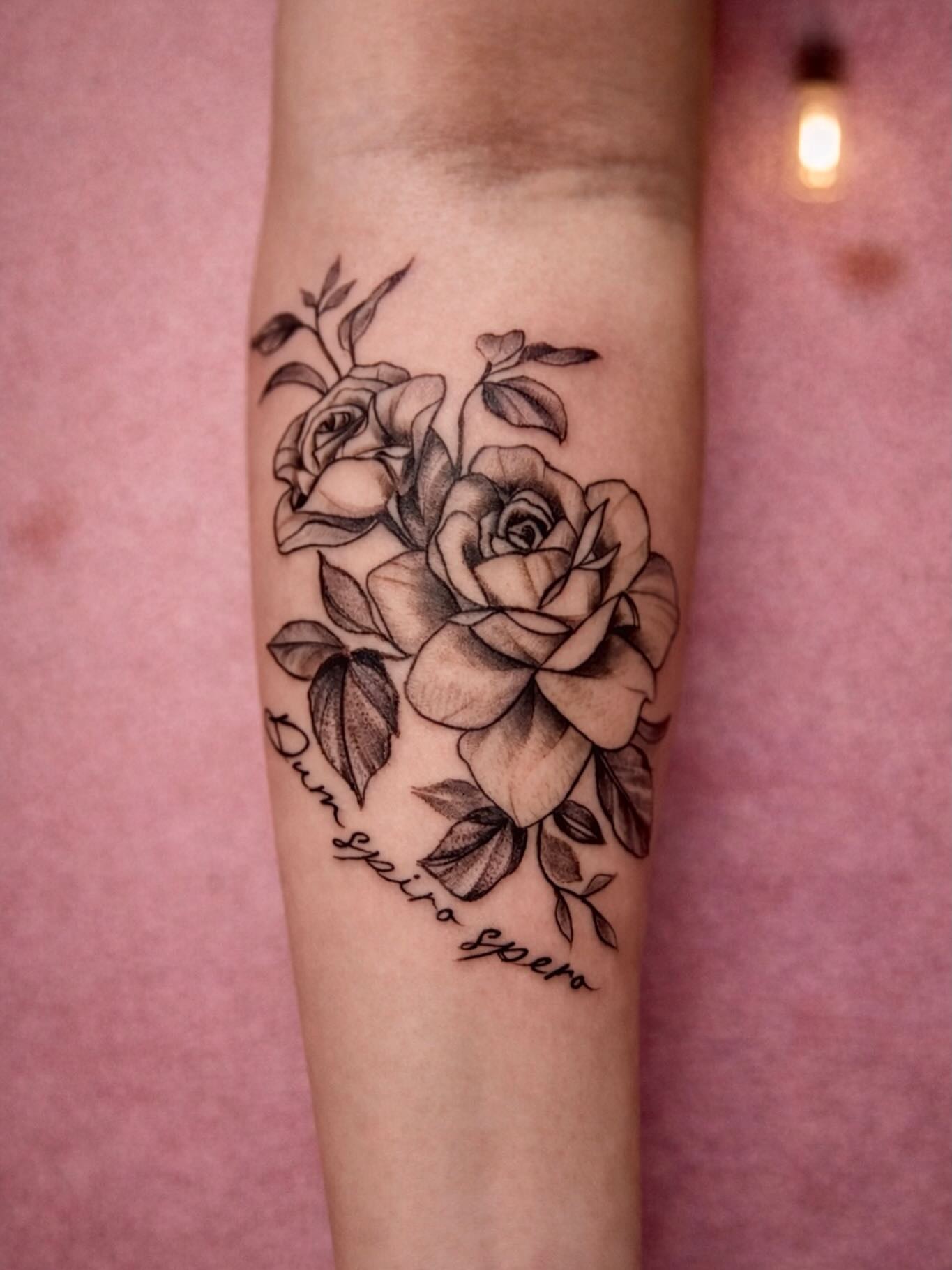 Roses black and grey tattoo on the forearm by Angel Jmz