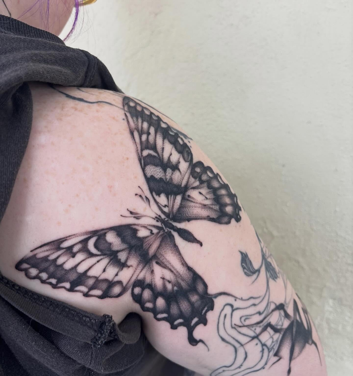 Butterfly black and grey tattoo on the shoulder by βΏ π’πͺπΆπͺπ·π½π±πͺ ππͺπ βΏ