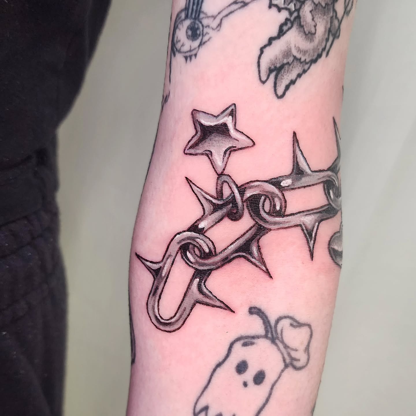 Thorn chain black and grey tattoo on the forearm by Lindsey Andrew, Englewood, Colorado